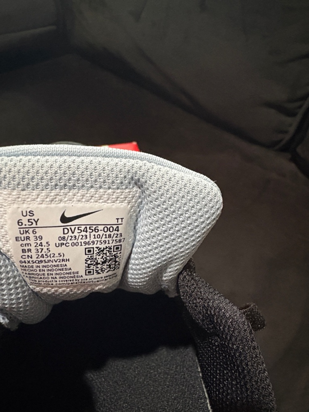 Nike - Picture 6 of 8